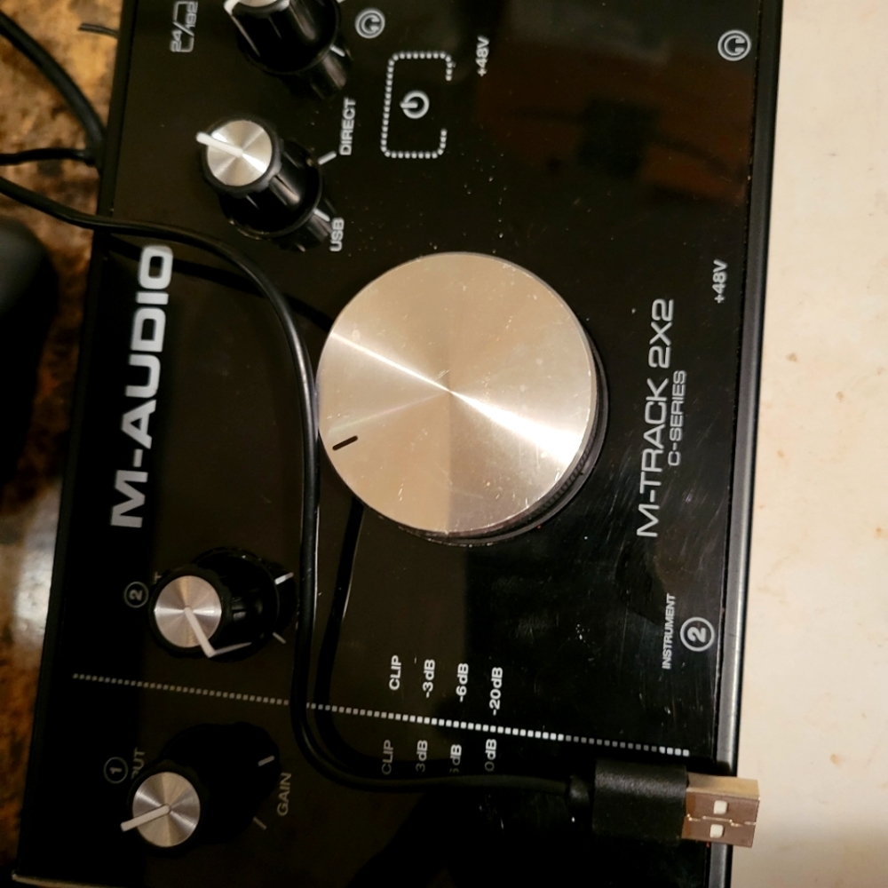 M track 2x2 M audio